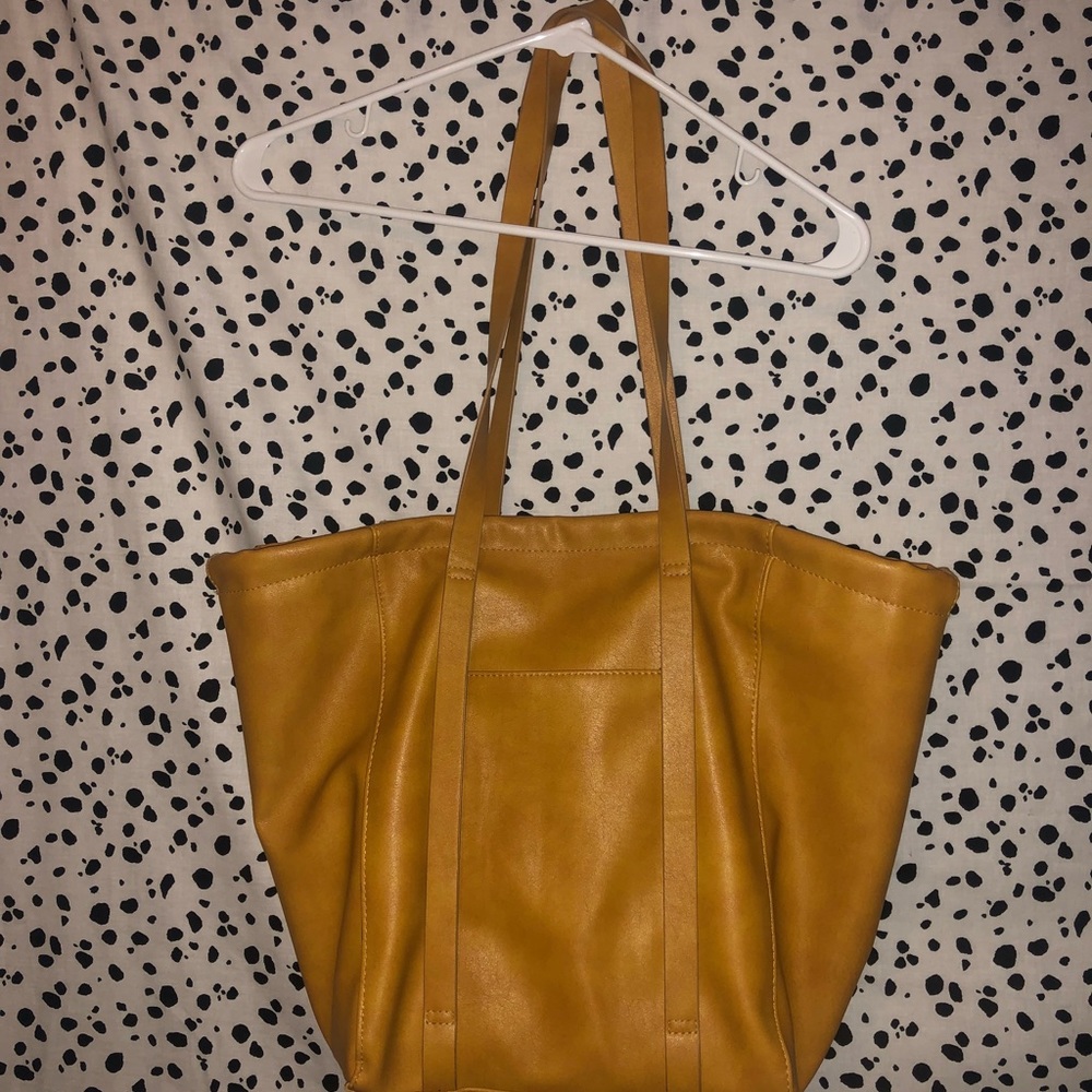 Light brown/mustard yellow tote bag